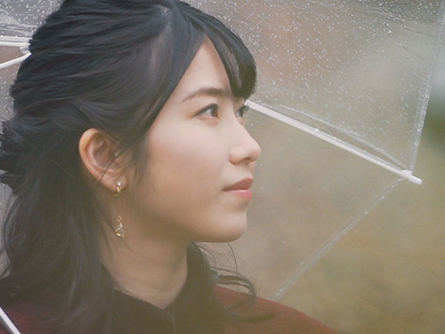 【会員無料】横山由依(AKB48)ちゃんロケ中オフショット/第５５弾 ビスそっくりの招き猫