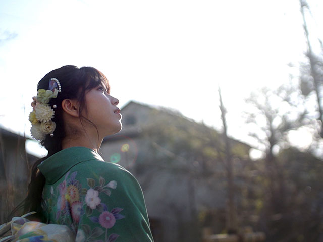 【会員無料】横山由依(AKB48)ちゃんロケ中オフショット/【2020年4月号】ただただ　ロケ合間の写真撮影